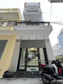 Căn nhà xây mới 4 tầng độc lập móng khoan nhồi ô tô vào nhà tuyến 3 Lê Hồng Phong