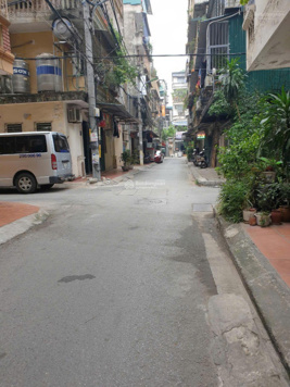 Cho thuê Tầng 1 và 2 Tập Thể Ngõ 120 Hoàng Quốc Việt, tổng 110m2, 3 ngủ, 2 vs, đồ cơ bản, giá 11 tr