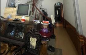 Hính chủ bán căn nhà 3 tầng trục chính đường Huyền Quang, mặt tiền 5m gần chợ hợp buôn bán