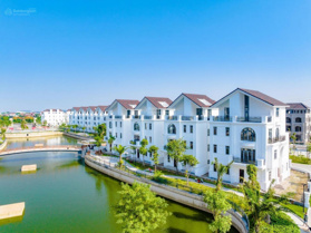 Biệt thự diện tích lớn 400m2 lô góc vip view trực diện hồ Từ Sơn Garden City 53 triệu/m 0966 228 003