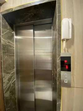 Cần cho thuê nhà MT 45B đường 3/2, P. 11, Q. 10 gần khu CC Hà Đô (có thang máy)