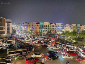 CC Bán duy nhất 1 căn shop đối diện Vincom đường 51m 100m chỉ 16 tỷ, LHCC 0989 452 666!