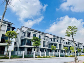 Bán gấp nhà biệt thự Centa Riverside, đường Hữu Nghị, Phù Chẩn, Từ Sơn, Bắc Ninh, 11,7 tỷ, 200m2