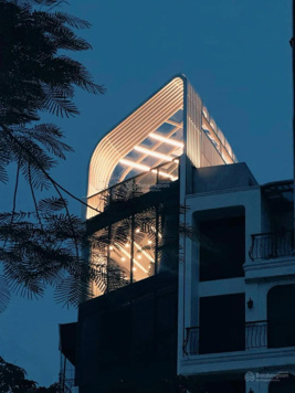 Bán nhà Đội Cấn, 52m2, MT 5.5m, thang máy xịn sò, phong cách Châu Âu, view hồ siêu đẹp, giá 32 tỷ