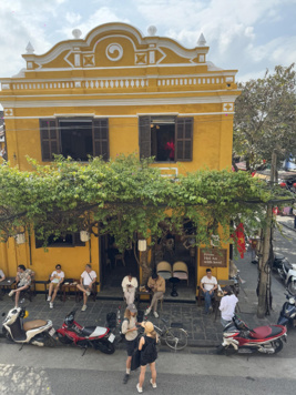 Nhà phố cổ hai mặt tiền đẹp nhất khu, đường Phan Châu Trinh. Đang cho thuê !