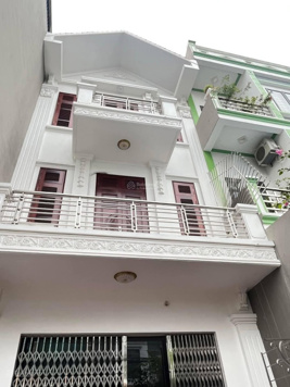 Hot - nhà 3 tầng to đẹp mặt đường Kênh - 3 ngủ, có sân đỗ ô tô, sổ đỏ chính chủ - liên hệ ngay