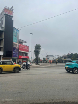 Nhà 2 tầng, vị trí kim cương. Ngã 5 Quảng Trường Vạn Xuân TP Phổ Yên. 100m2. MT 8,5m. Giá 8.5 tỷ