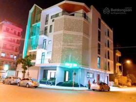 Bán gấp khách sạn, kinh doanh siêu đỉnh, 180m2, 2 mặt tiền, vị trí kim cương, bán rẻ như cho