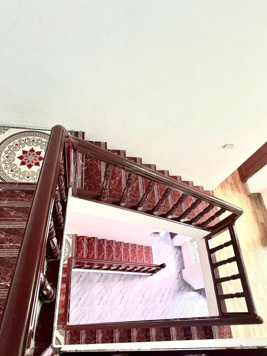 Bán đất tặng nhà biệt thự cổ 3 tầng mới nằm giữa TTTP Ninh binh