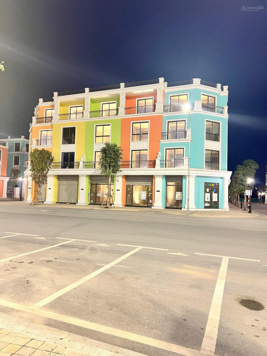 Vinhomes Royal Island quỹ độc quyền chiết khấu 23%, cạnh Vincom, trường học, mặt sau View Biển Hồ