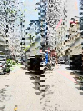 Bán nhà mặt phố Phạm Văn Đồng,Quận Bắc Từ Liêm 4 tầng, mặt tiền 4.7m