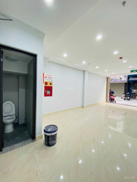 Cho thuê tầng 1 tại Ngõ 26 Nguyên Hồng - Đống Đa mặt tiền 5m DT 45m2 làm cafe giá thuê 12tr/th