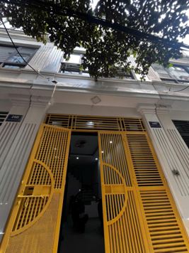 Bán nhà 5 tầng phố Nguyễn Văn Cừ ngay sát phố cổ giá mềm đầu 6 tỷ