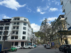 Bán nhà vị trí kinh doanh. Ô góc gần trường Văn Lang đường rộng 21m