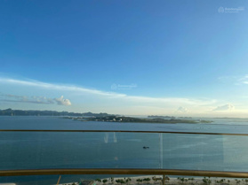 Cần bán căn 3PN vip Citadines Hạ Long, diện tích 135m2, căn góc đầu mũi để lại toàn bộ nội thất xịn