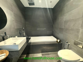 Cho thuê căn biệt thự Quận Long Biên rộng 1300m2 sân vườn đẹp nội thất xịn cho ở, kinh doanh