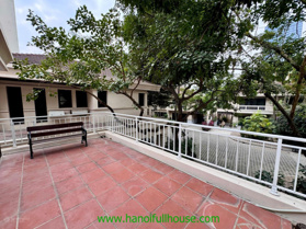 Biệt thự siêu khủng 700 m2 sân vườn rộng, 4 phòng ngủ ở Tây Hồ cho thuê, đủ đồ xịn