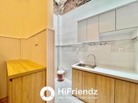 Cực hiếm, nhà dòng tiền ổn định 30tr/th tại Quận 1, lô góc 4 tầng hẻm xe hơi cách Phố BÙI VIỆN 150m