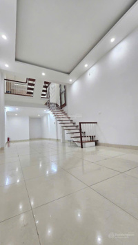 Cho Thuê VănPhòng-KinhDoanh |106 Hoàng Quốc Việt|70m2 x 5T|Nhà Mới-Thông Sàn-Đường Rộng-Vỉa Hè Rộng