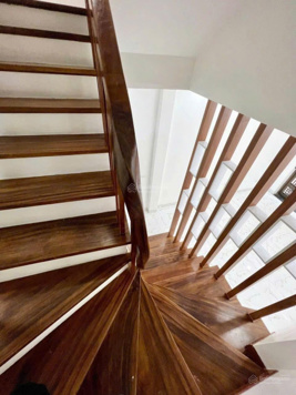 Bán căn ccmn hơn 8 tỷ, Có 8 phòng full đồ khép kín, nhà lô góc - mặt ngõ ở Phạm Văn Đồng