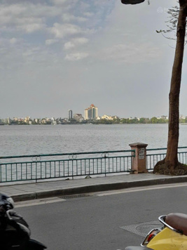 Bán nhà mặt hồ tây phố vệ hồ hướng đông nam,diện tích 93m mặt tiền 5m ,5 tầng giá bán 95 tỷ