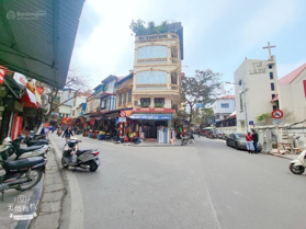 Bán đất tặng nhà 2 tầng mặt phố cổ Hà Trung, Hoàn Kiếm lõi trung tâm, kinh doanh sầm uất, giá rẻ.