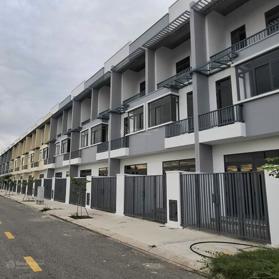 Chỉ 1 tỷ 2 có nhà ngay khu công nghiệp Phước Đông Tây Ninh đường trước nhà 16m sổ hồng riêng