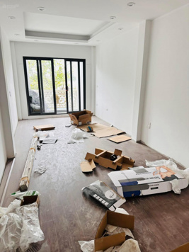 Bán nhà Dương Văn Bé, mặt phố, thoáng trước sau, 67m2, ô tô đỗ cửa, giá 28.5 tỷ