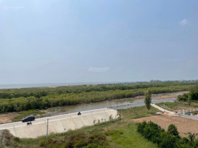 Mặt tiền đường nhựa đê, trực diện biển