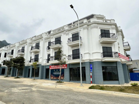 Bán căn ShopHouse 4 tầng ngay mặt đường QL6 tại trung tâm thị xã Mộc Châu Giá rẻ full sổ