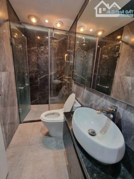 Bán nhà MP Nguyễn Văn Lộc . Tặng Nội thất, Dt 68m2, 5t, mt 4.5m. Giá 25 tỷ.