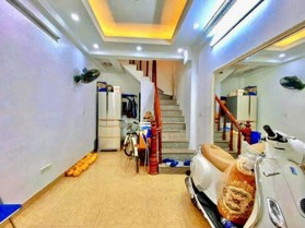 Ngọc Hà 5 tầng nhỏ xinh đủ công năng, lô góc thoáng sáng, cách phố đúng 10 bước chân,