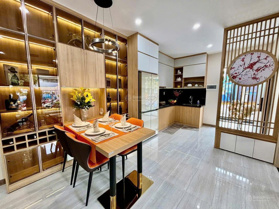 Cần chuyển nhượng căn hộ tầng 10 & 18 , 2PN, 2WC ban công Đông nam.