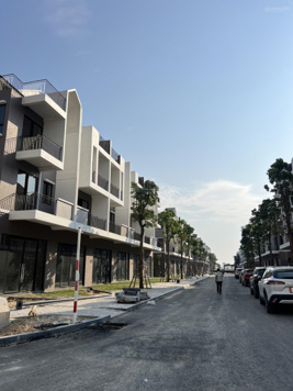 Chính chủ cần bán căn nhà phố góc Đông Nam rẻ nhất phân Khu Campus nhận nhà ngay