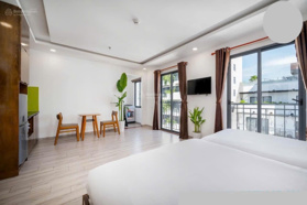Bán khách sạn góc 2 mặt tiền đường 7m5 lê quang đạo ngay phố tây An Thượng giá đầu tư