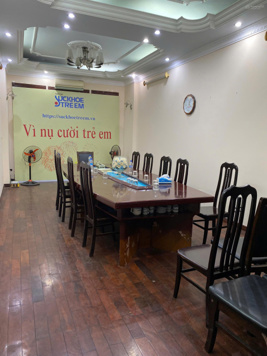 CC cho thuê nhà mặt phố Vũ Ngọc Phan, Đống Đa, DT 80m2 x 5 tầng, vị trí đẹp, vỉa hè rộng