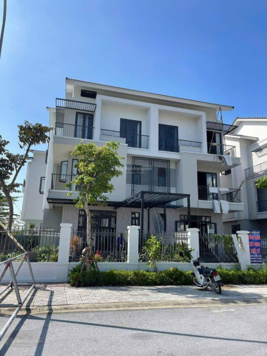 Siêu hiếm! Biệt thự 180m2 Centa Riverside VSIP, gần ga Metro Gia Bình, sổ hồng, chỉ 3,6 tỷ vốn
