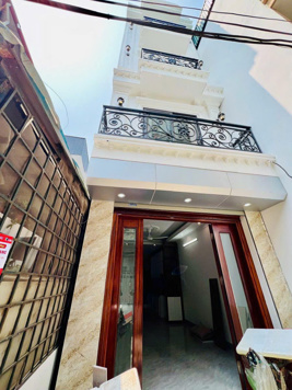 Cực hiếm Cầu Giấy - DT 38m - 6 tầng Thang máy, ô tô đỗ của giá hấp dẫn nhỉnh 9 tỷ