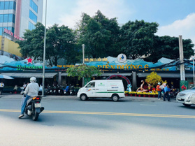 Cho thuê nhà góc 2MT số 205 Cách Mạng Tháng Tám, Quận 3, DT: 30x35m, 1 trệt + 1 lầu + sân, 750tr/th