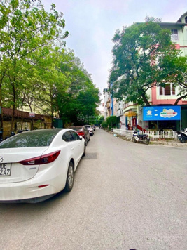 Cho thuê nhà Nguyễn Khánh Toàn - phân lô - ô tô tránh - vỉa hè