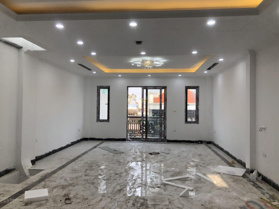 Bán nhà 5 tầng thang máy phố Minh Khai, 50m mặt tiền 5m, ngõ rộng gần phố, SĐCC, giá chào 9,5 tỷ