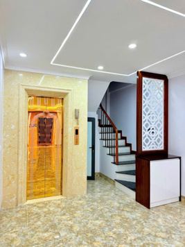 Siêu hiếm Trung Kính Lô góc 6 tầng thang máy - Nội thất cao cấp,  DT 42m nhỉnh 10 tỷ