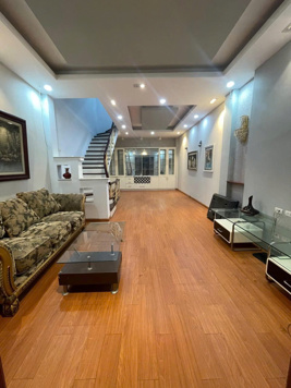 Cho thuê nhà ở Nguyễn Hoàng TÔN 5 TẦNG, FULL ĐỒ,oto đỗ cách nhà 5m