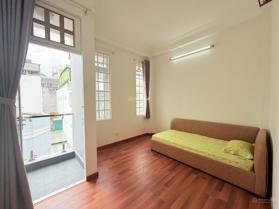 Bán nhà mới 100% HXH quay đầu DT: 4.2x11m Giá:7T5 đường hẻm lớn Lê Quang Định