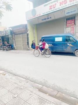 Chính chủ cho thuê sàn tầng 2 gồm 2 ngủ 1 khách S 50m2 mặt phố Định Công Hạ, ban công thoáng đẹp