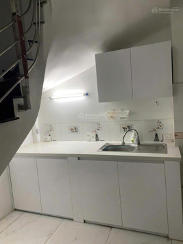 Cho thuê nhà phố Vọng, phường Đồng Tâm, quận Hai Bà Trưng, Hà Nội. DT 30m2 x 4 tầng, nhà còn mới