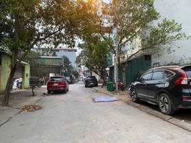 Bán nhà 3 tầng KĐT 31ha Trâu Quỳ, Đường containơ vào nhà. LH: 0379483926