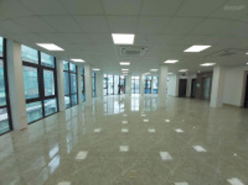 Cho thuê nhà lô góc Nguyên Hồng 2MT, DT 70m2* 8 tầng - thông sàn, thang máy, ô tô đỗ cửa. Giá 50tr