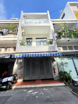 CẦN BÁN NHÀ HIẾM ĐƯỜNG SỐ, PHƯỜNG 4, QUẬN 4 DT: 4,5m x 10m. Giá: 13 tỷ