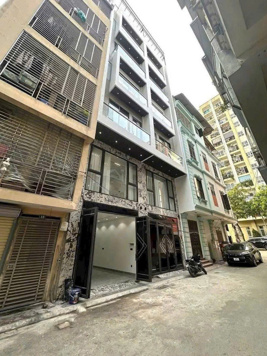 Cực hiếm nhà Cầu Giấy Lô góc 3 thoáng DT 45m giá 9 tỷ